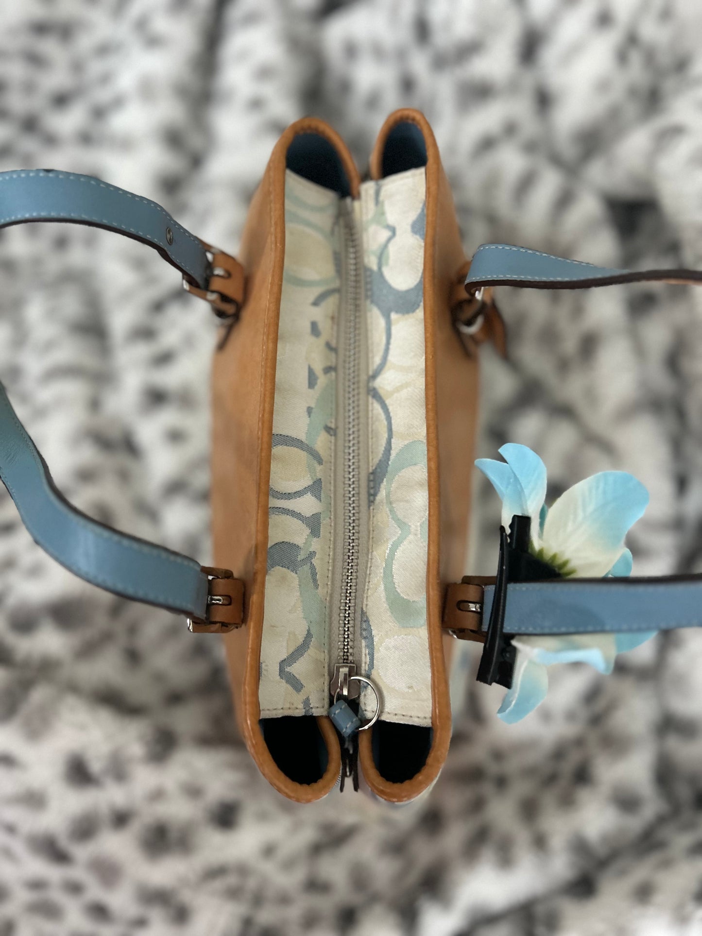 RARE Hampton blue optic signature purse she's from 2003!
