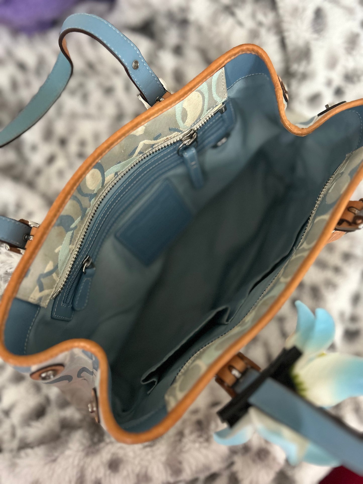 RARE Hampton blue optic signature purse she's from 2003!
