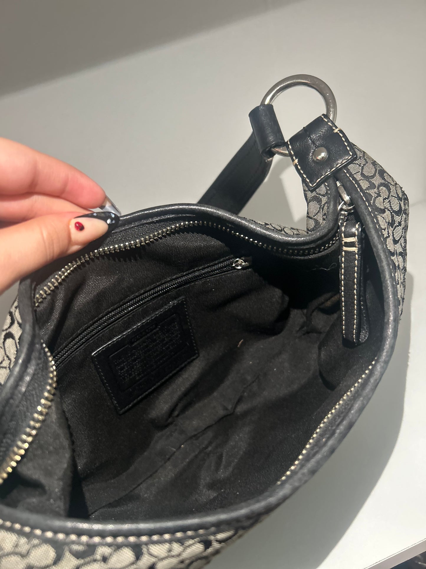 Signature Black Hobo